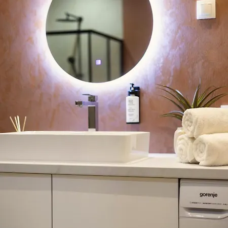 Exclusive 3bedrm Stylish By Prestige Homes Budapest