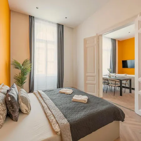 Exclusive 3bedrm Stylish By Prestige Homes Apartment Budapest